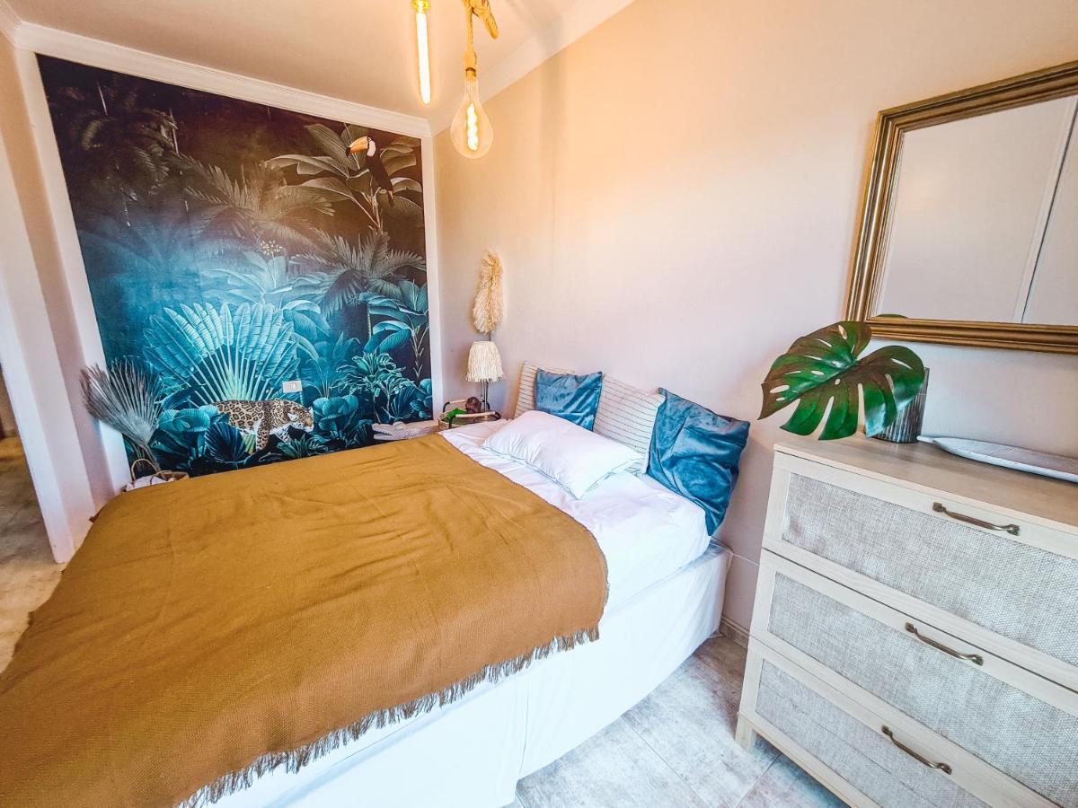 Oceanview Boutique House, 125 Sqm, Parking, Sunset Rooftop 아데제 외부 사진
