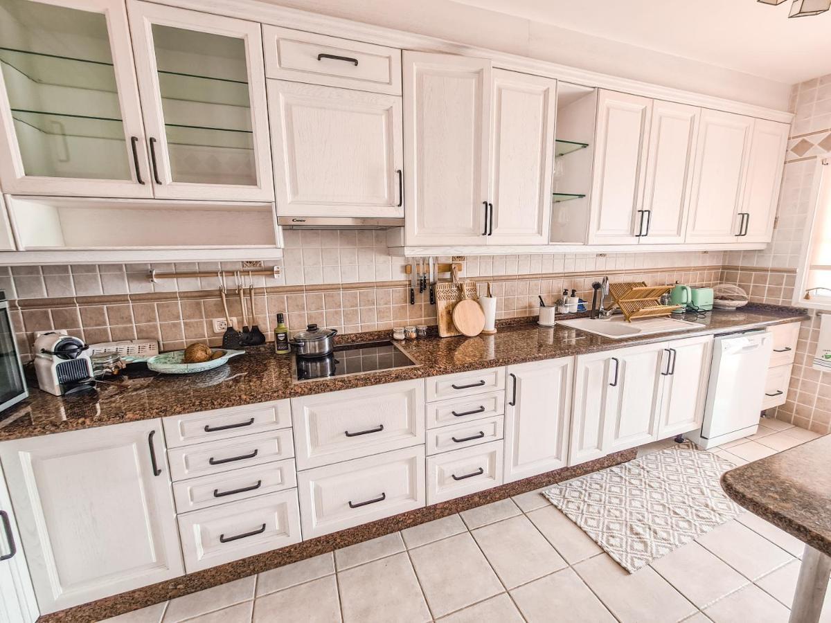 Oceanview Boutique House, 125 Sqm, Parking, Sunset Rooftop 아데제 외부 사진