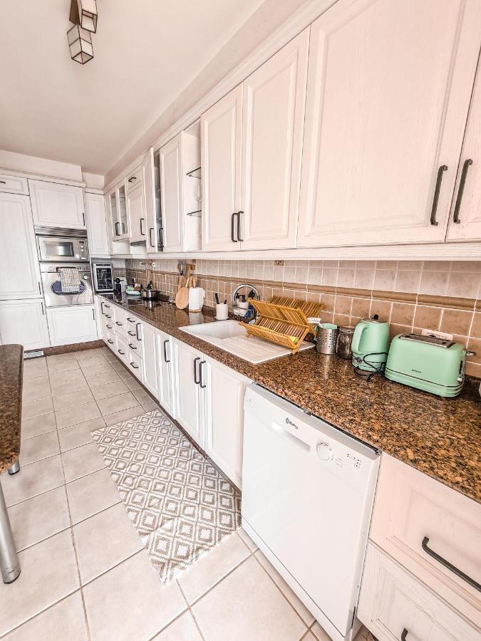 Oceanview Boutique House, 125 Sqm, Parking, Sunset Rooftop 아데제 외부 사진